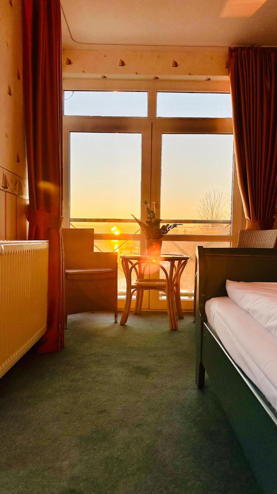Gaestehaus Weserblick Am Weser-Sandstrand Berne Kültér fotó