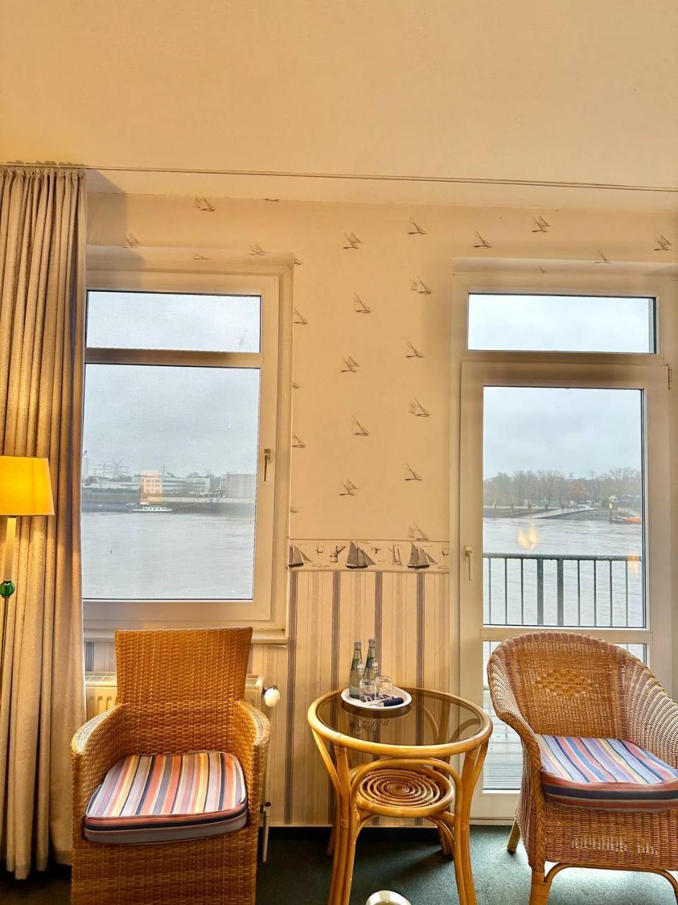 Gaestehaus Weserblick Am Weser-Sandstrand Berne Kültér fotó