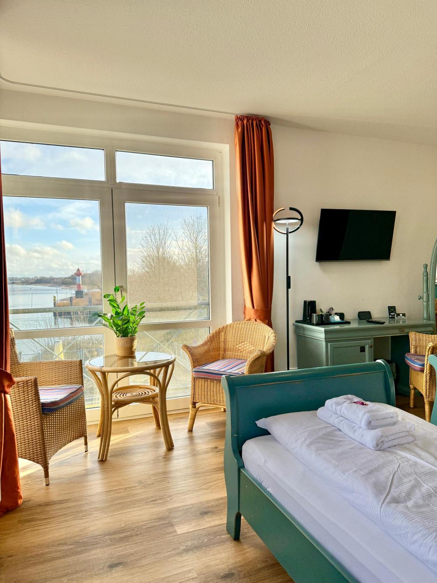 Gaestehaus Weserblick Am Weser-Sandstrand Berne Kültér fotó