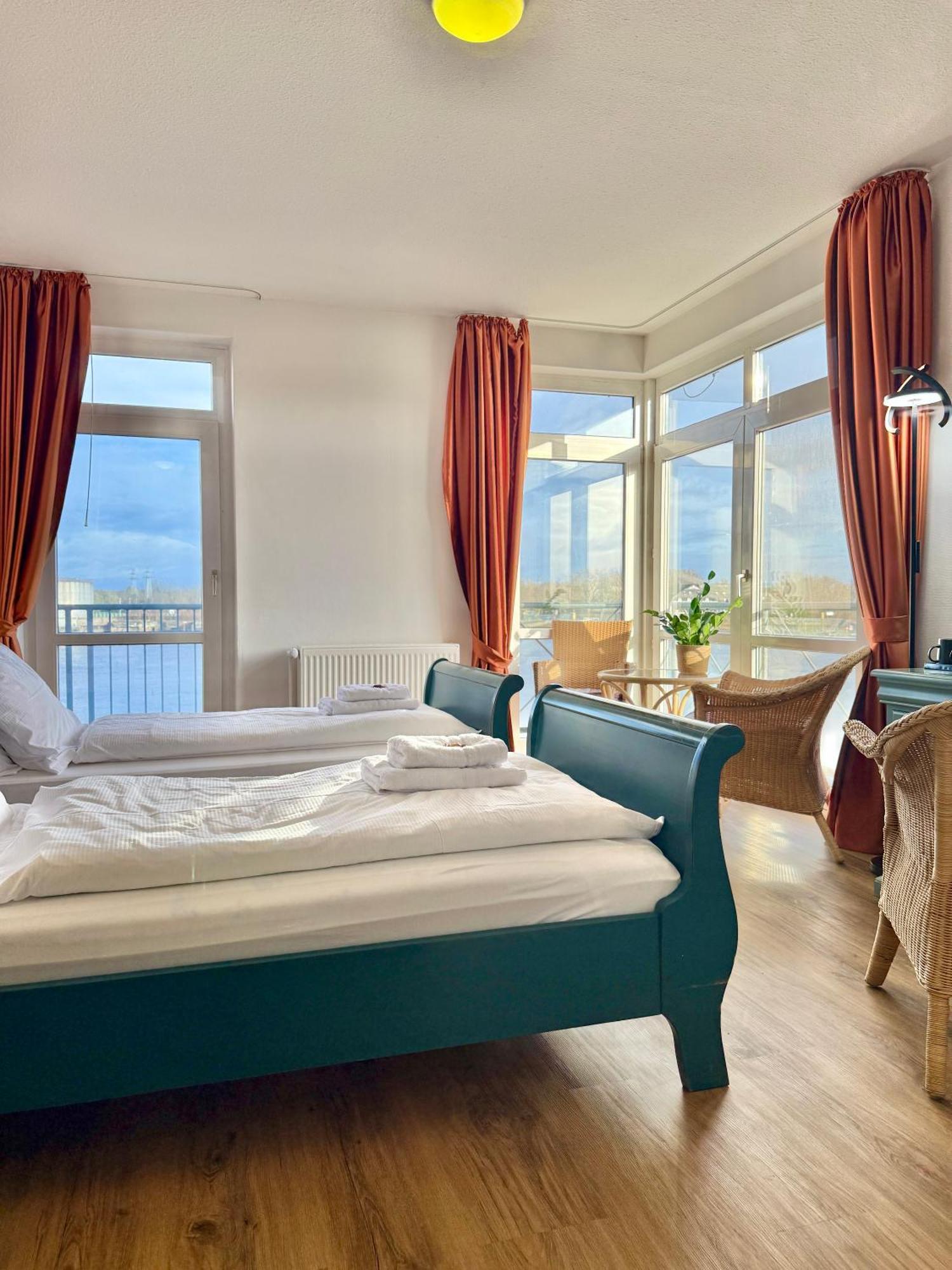 Gaestehaus Weserblick Am Weser-Sandstrand Berne Kültér fotó