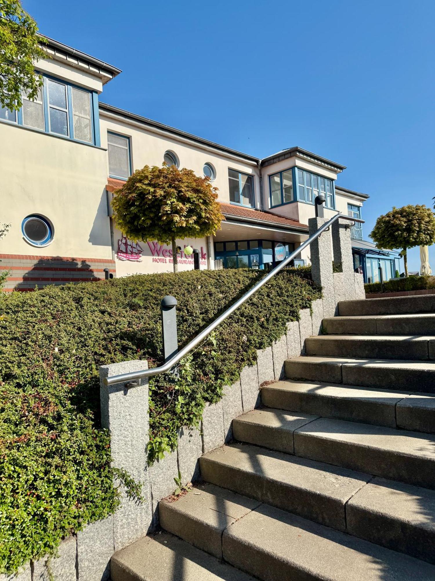 Gaestehaus Weserblick Am Weser-Sandstrand Berne Kültér fotó