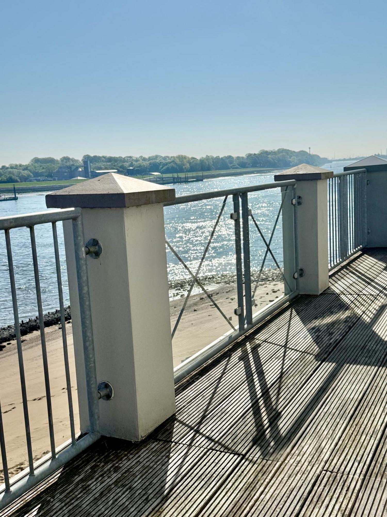Gaestehaus Weserblick Am Weser-Sandstrand Berne Kültér fotó