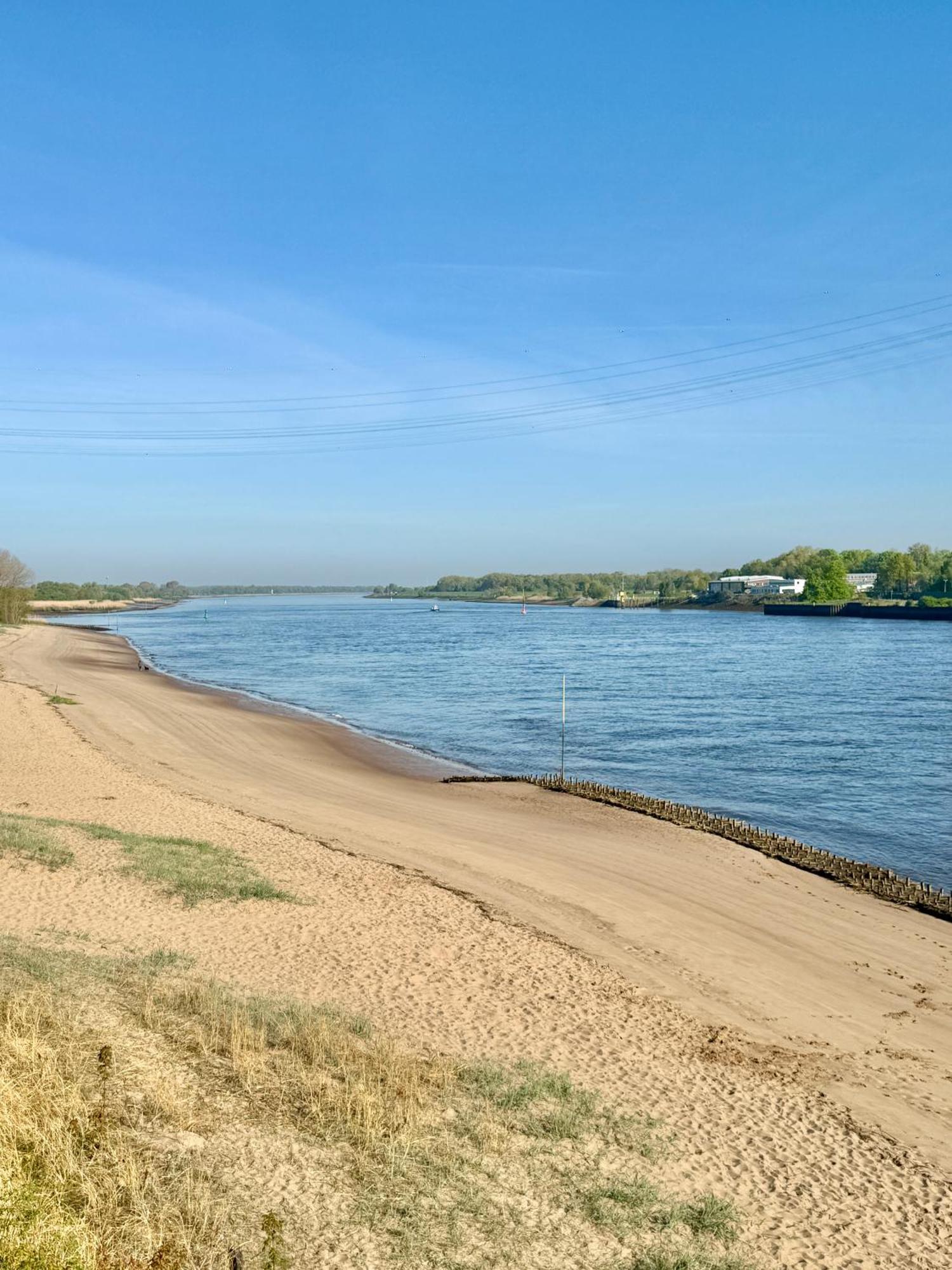 Gaestehaus Weserblick Am Weser-Sandstrand Berne Kültér fotó