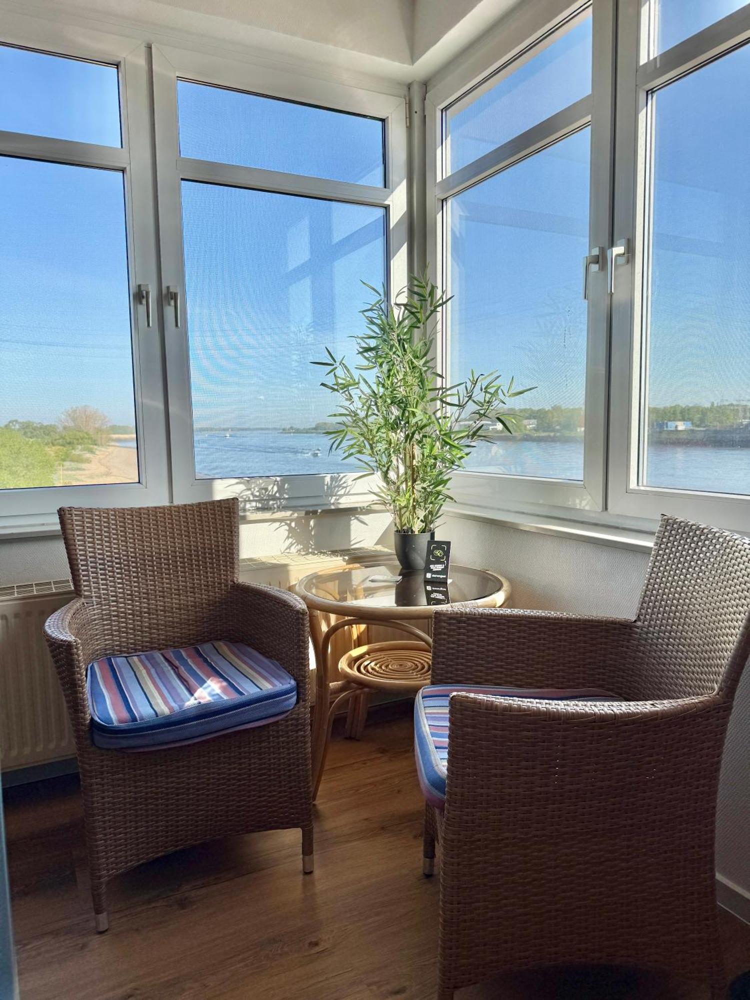 Gaestehaus Weserblick Am Weser-Sandstrand Berne Kültér fotó