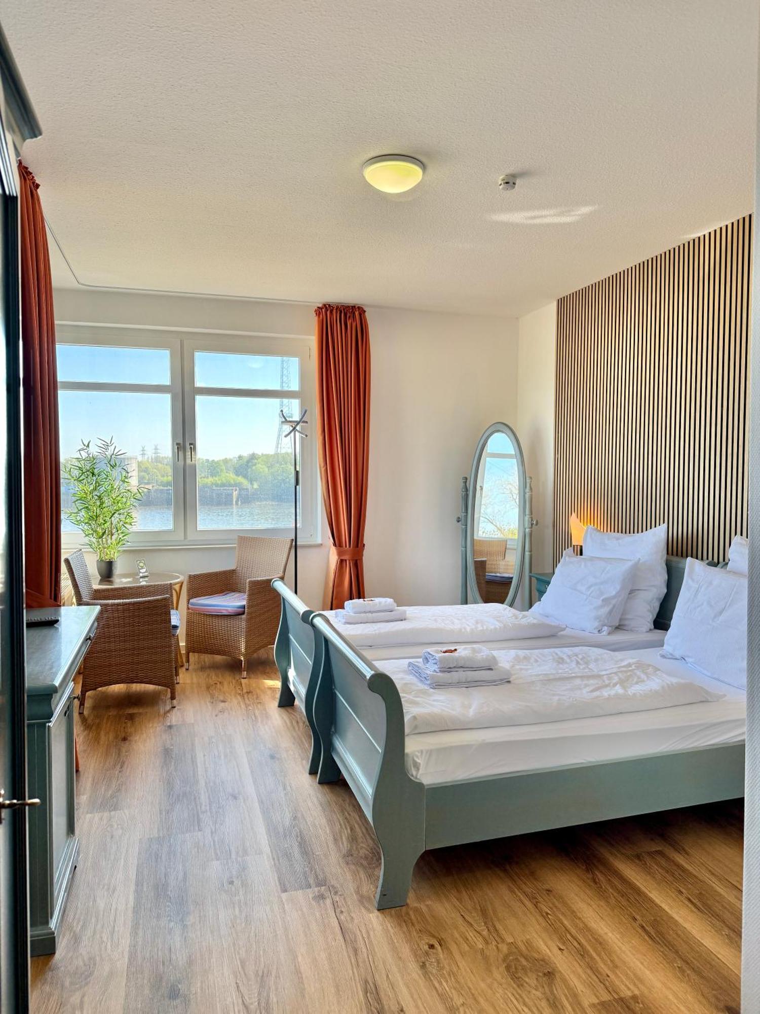 Gaestehaus Weserblick Am Weser-Sandstrand Berne Kültér fotó